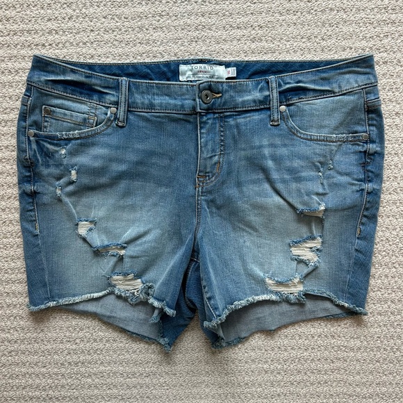 Torrid Distressed True Blue Rainbow Pocket Jean Shorts Size 16 - Picture 1 of 10